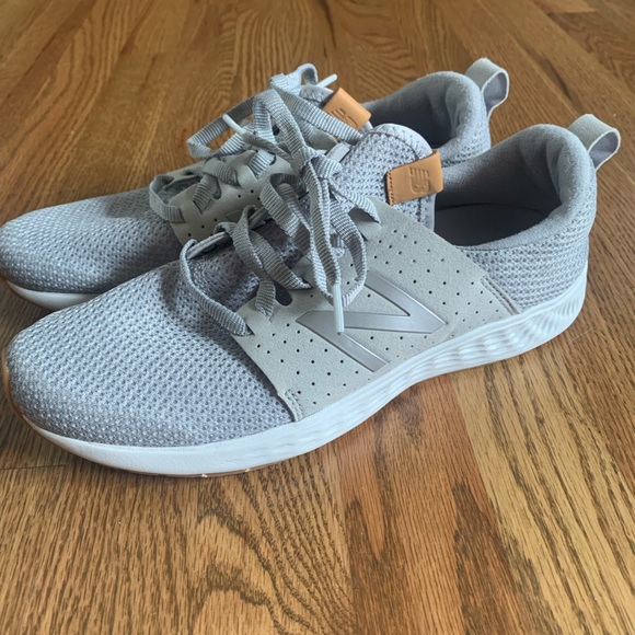 New Balance Sneakers size 10 - Picture 6 of 9